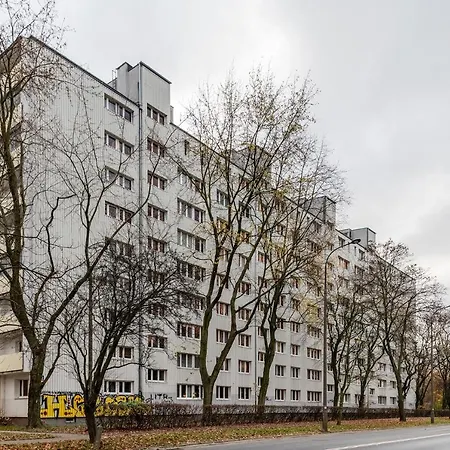 Shortstaypoland Bruna Apartman *
